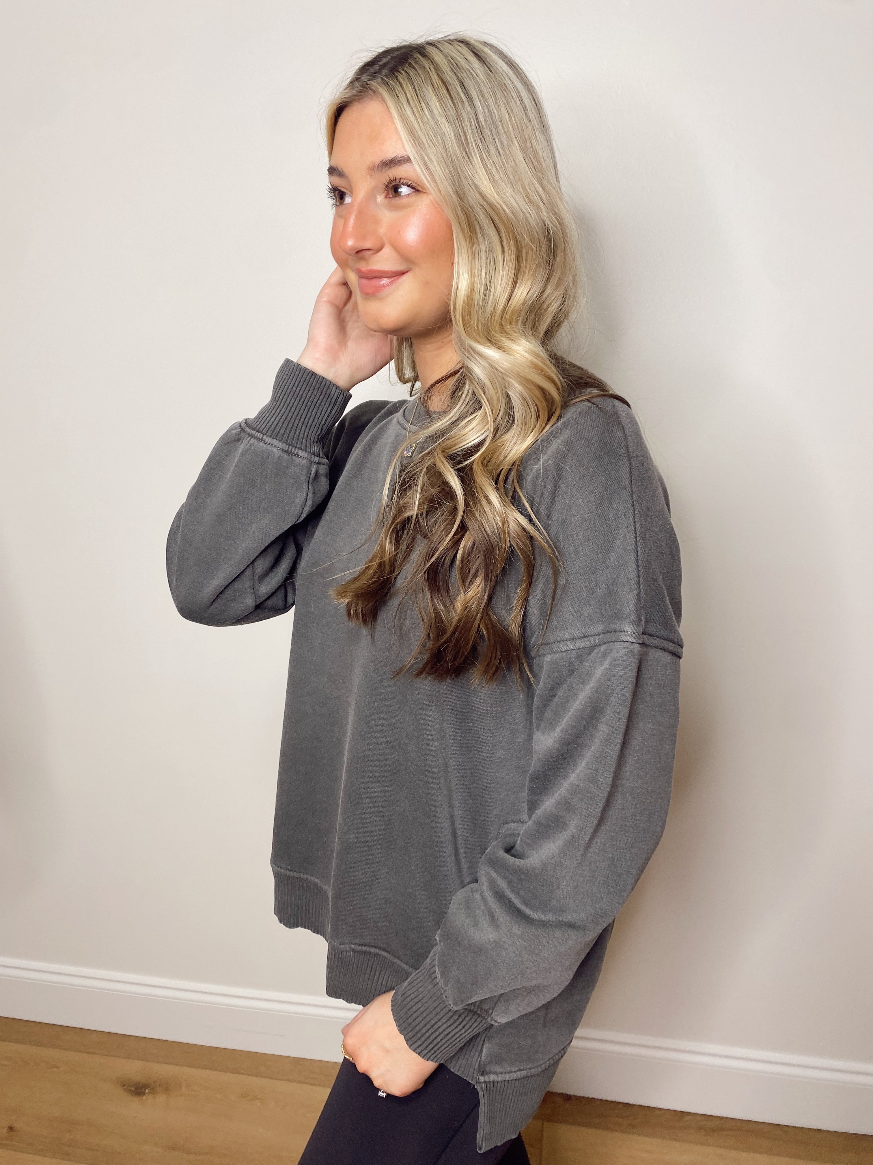 Pocketed Pullover Sweatshirt